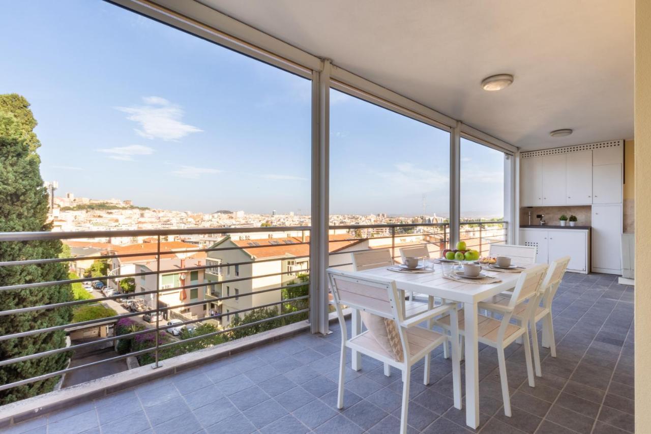 Terrazza61 - Appartamento Con Vista Spettacolare Sulla Citta Di กาญารี ภายนอก รูปภาพ