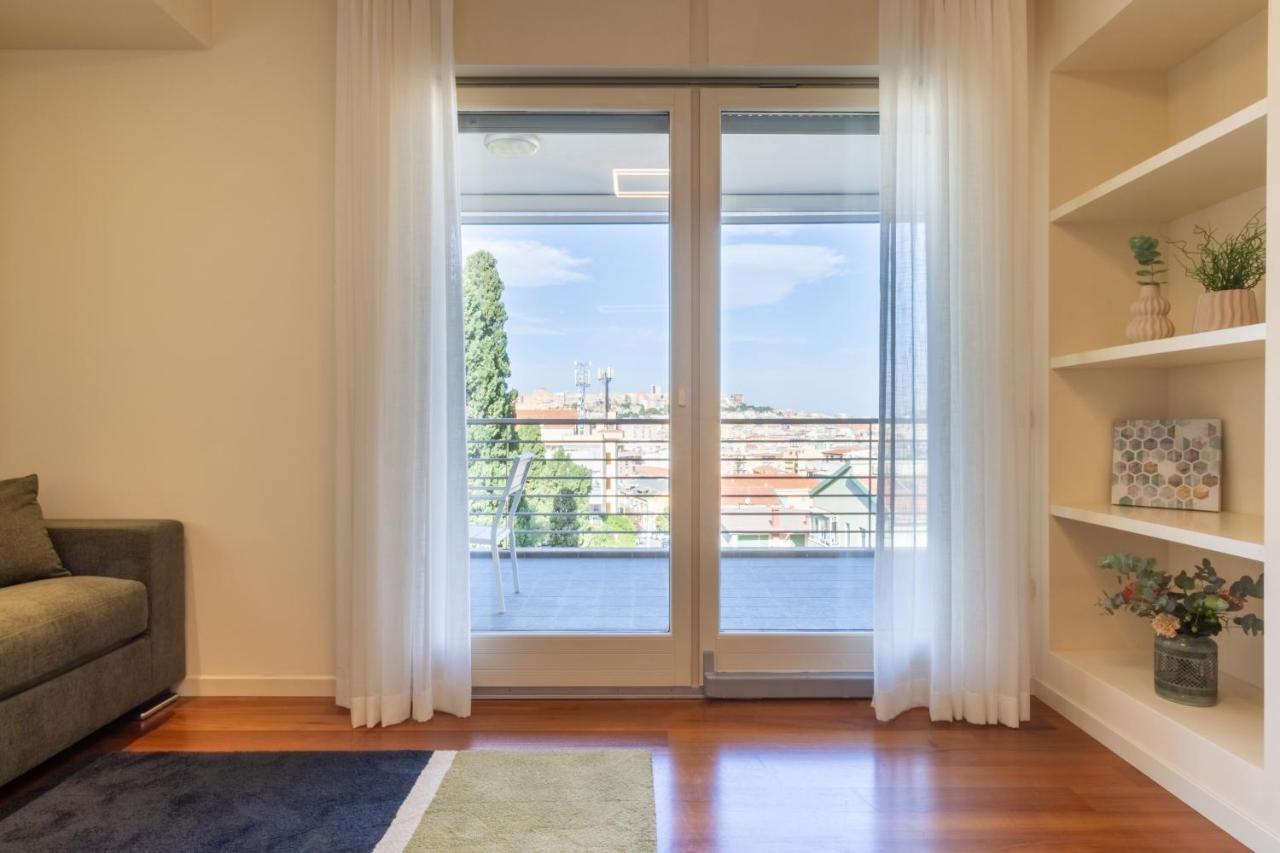 Terrazza61 - Appartamento Con Vista Spettacolare Sulla Citta Di กาญารี ภายนอก รูปภาพ