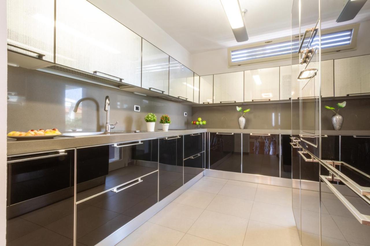 Terrazza61 - Appartamento Con Vista Spettacolare Sulla Citta Di กาญารี ภายนอก รูปภาพ