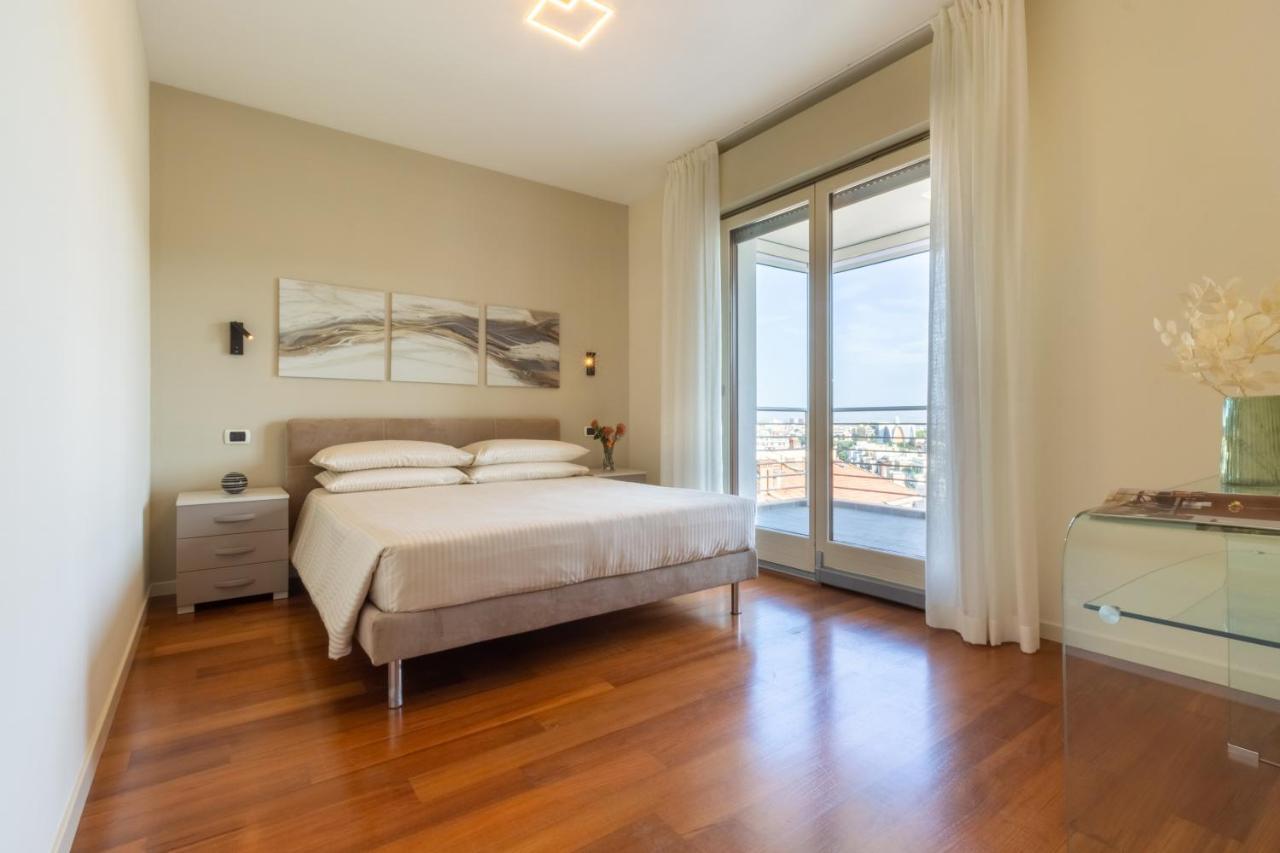 Terrazza61 - Appartamento Con Vista Spettacolare Sulla Citta Di กาญารี ภายนอก รูปภาพ
