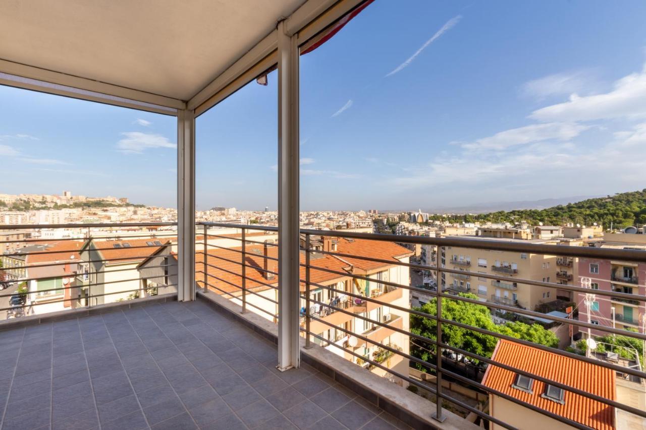 Terrazza61 - Appartamento Con Vista Spettacolare Sulla Citta Di กาญารี ภายนอก รูปภาพ
